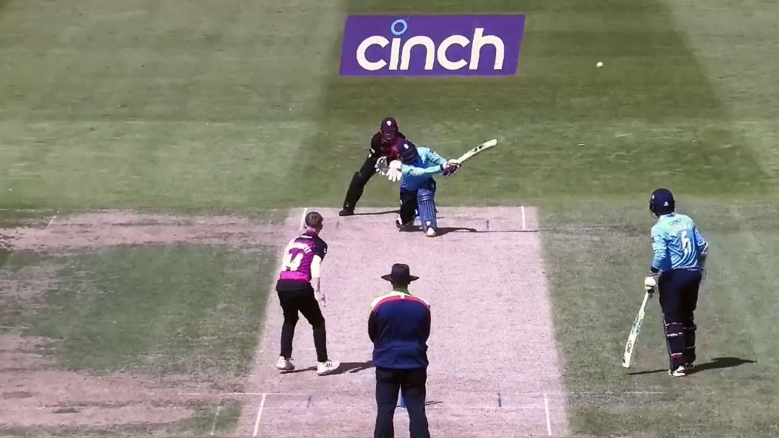 10 गेंद में गिरे 5 विकेट फिर भी टीम ने वनडे मैच में बनाया 415 रनों का विशाल स्कोर, इस भारतीय बल्लेबाज ने उड़ाए 11 छक्के 10 गेंद में गिरे 5 विकेट फिर भी टीम ने वनडे मैच में बनाया 415 रनों का विशाल स्कोर, इस भारतीय बल्लेबाज ने उड़ाए 11 छक्के