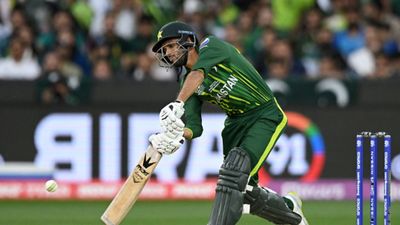 Asia Cup 2023 से पहले पाकिस्तानी बल्लेबाज का धमाका, 81 रनों की पारी से कैंडी को जिताया मैच SportsTak Hindi