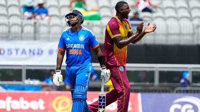 Indian Team को 25 महीने और 12 सीरीज जीतने के बाद T20I में मिली नाकामी, जानिए आखिरी बार कब और कैसे हारे थे SportsTak Hindi