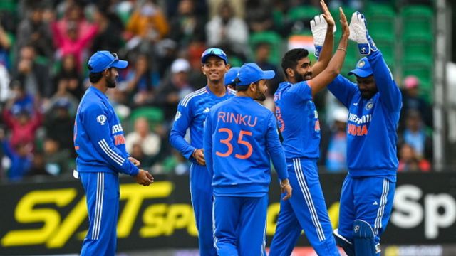 IND vs IRE : जसप्रीत बुमराह के कहर और बारिश के बीच टीम इंडिया ने आयरलैंड को दी मात, 2 रन से जीता पहला T20I IND vs IRE : जसप्रीत बुमराह के कहर और बारिश के बीच टीम इंडिया ने आयरलैंड को दी मात, 2 रन से जीता पहला T20I