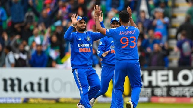 Jasprit Bumrah ने वापसी करते हुए कैसे पहले ही ओवर में चटकाए 2 विकेट, रवि बिश्नोई ने खोला राज, कहा- चौका पड़ने के बाद... Jasprit Bumrah ने वापसी करते हुए कैसे पहले ही ओवर में चटकाए 2 विकेट, रवि बिश्नोई ने खोला राज, कहा- चौका पड़ने के बाद...