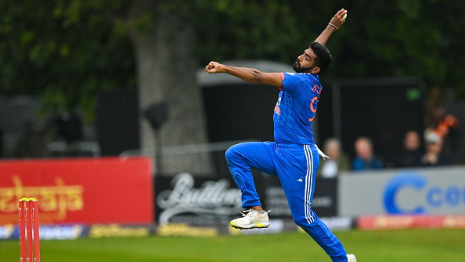 Jasprit Bumrah: जसप्रीत बुमराह ने चोट से बचने को किए दो बड़े बदलाव, जानिए किस तरह अलग हुई गेंदबाजी Jasprit Bumrah: जसप्रीत बुमराह ने चोट से बचने को किए दो बड़े बदलाव, जानिए किस तरह अलग हुई गेंदबाजी