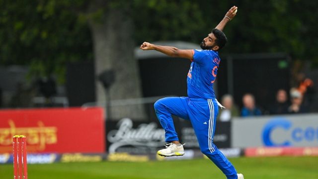 Jasprit Bumrah: जसप्रीत बुमराह ने चोट से बचने को किए दो बड़े बदलाव, जानिए किस तरह अलग हुई गेंदबाजी Jasprit Bumrah: जसप्रीत बुमराह ने चोट से बचने को किए दो बड़े बदलाव, जानिए किस तरह अलग हुई गेंदबाजी