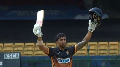 T20 : विराट कोहली वाली RCB से बिना खेले हो गया बाहर, अब मचाया कोहराम, 105 रनों की पारी में उड़ाए 7 छक्के SportsTak Hindi