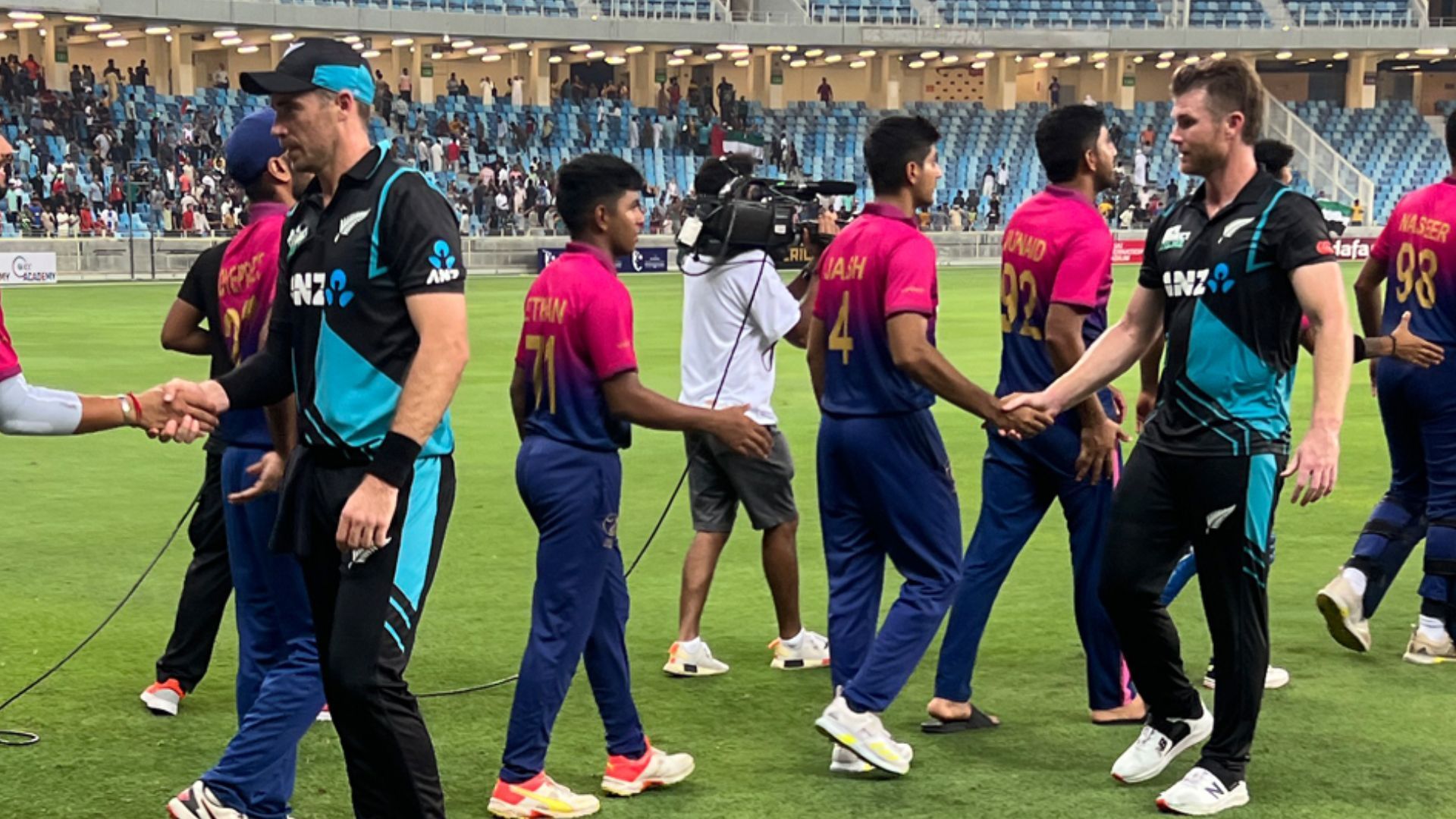 UAE vs NZ : यंग और चैपमैन की तूफानी बल्लेबाजी से उड़ी यूएई, न्यूजीलैंड ने 2-1 से जीती T20I सीरीज 