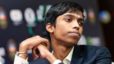 R Praggnanandhaa वर्ल्ड कप शतरंज के फाइनल में पहुंचे, अमेरिका को करुआना को दी शिकस्त, मैग्नस कार्लसन से होगी टक्कर SportsTak Hindi