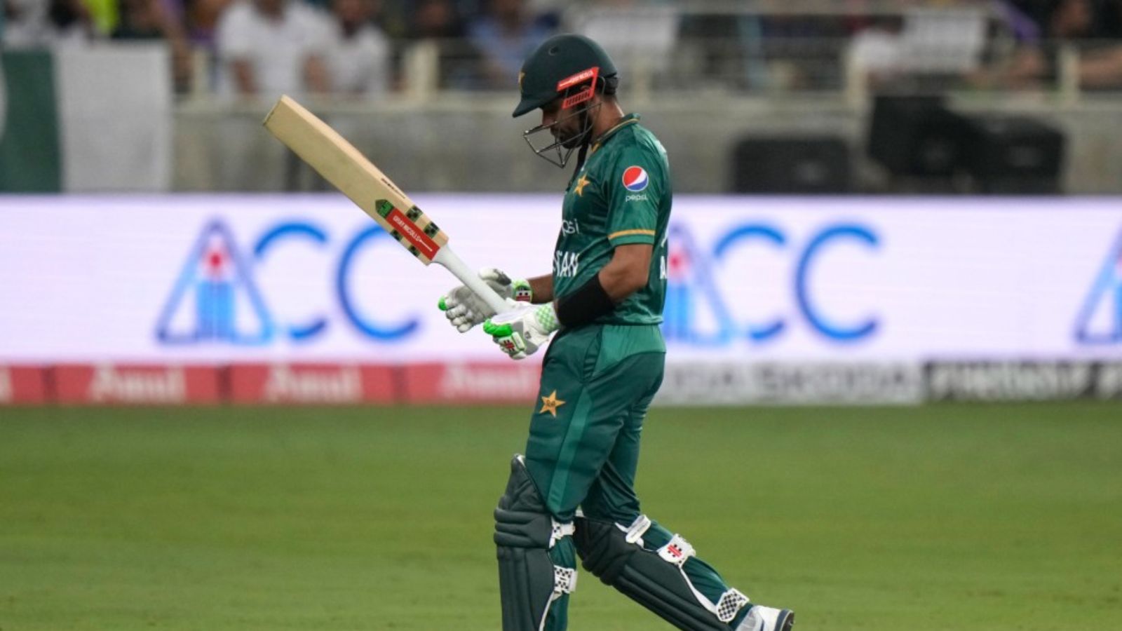 AFG vs PAK: अफगानिस्तान के खिलाफ बाबर आजम बेहाल, लगातार दूसरे मैच में बनाया जीरो, पाकिस्तान पहली बार ऑलआउट AFG vs PAK: अफगानिस्तान के खिलाफ बाबर आजम बेहाल, लगातार दूसरे मैच में बनाया जीरो, पाकिस्तान पहली बार ऑलआउट