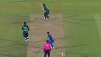 PAK vs AFG : 6 गेंद 11 रन के रोमांच में घटा ड्रामा, अफगानिस्तान की बड़ी चाल भी रही नाकामयाब, पाकिस्तान ने जीती बाजी SportsTak Hindi
