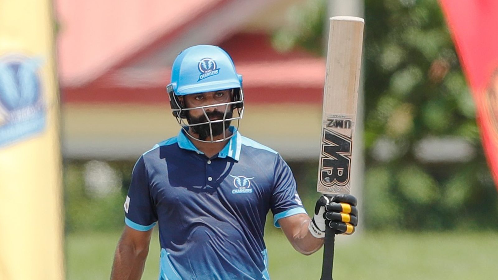 मोहम्मद हफीज के तूफान में उड़ी सुरेश रैना की टीम, बॉल से बिखेरा जादू फिर 7 छक्के ठोककर मचाया कोहराम मोहम्मद हफीज के तूफान में उड़ी सुरेश रैना की टीम, बॉल से बिखेरा जादू फिर 7 छक्के ठोककर मचाया कोहराम