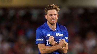 जिसे 3 टेस्ट खिलाकर भूल गया इंग्लैंड उसने बरपाया कहर, 15 रन देकर किए 7 शिकार, केवल 2 बल्लेबाज जा सके दहाई पार SportsTak Hindi