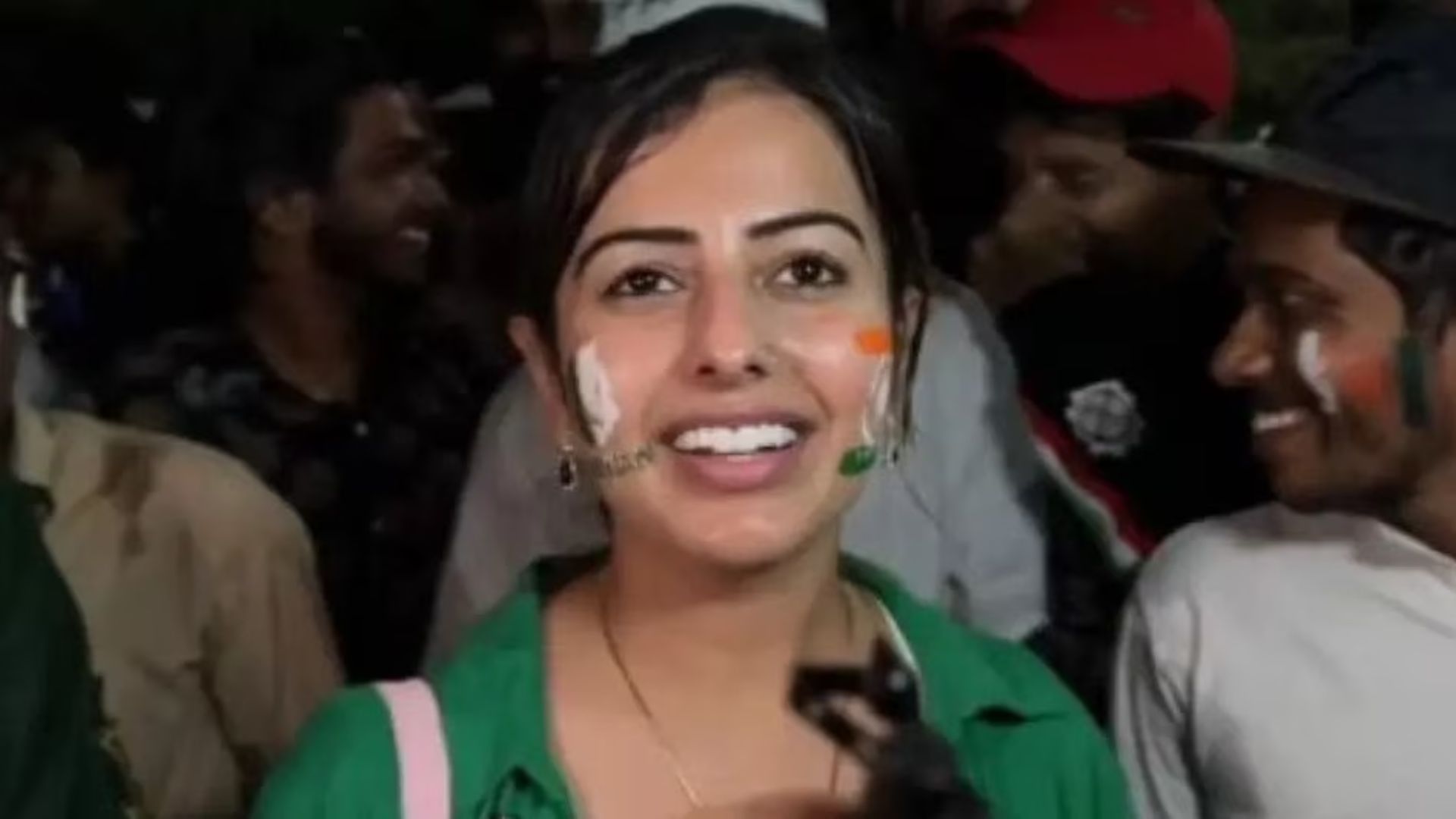 'चाचा अपने पड़ोसियों से प्यार करना बुरी बात तो नहीं', IND vs PAK के बाद कोहली की दीवानी पाकिस्तानी लड़की का Video Viral