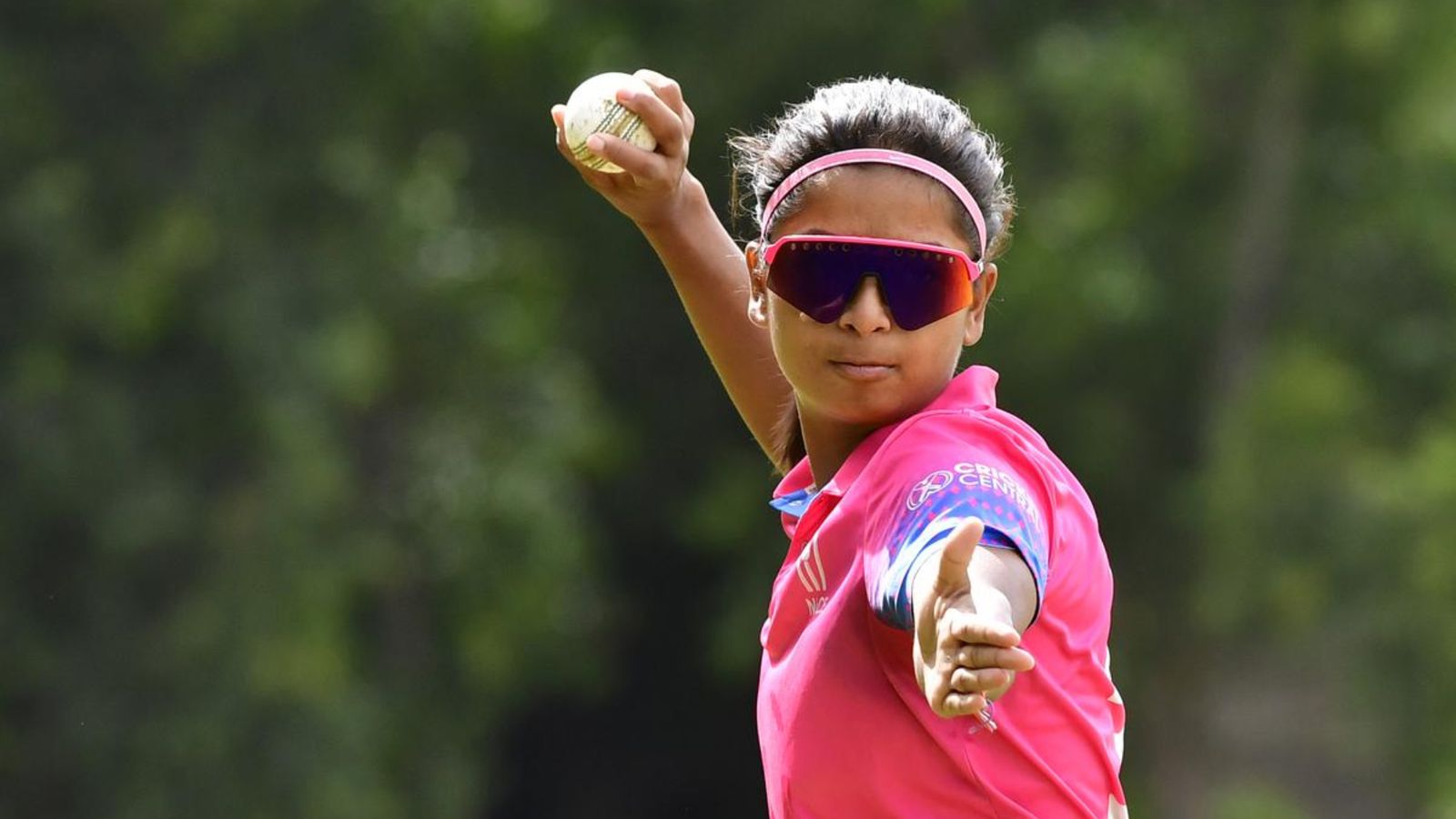 भारतीय गेंदबाज ने घर से 14,686 किलोमीटर दूर जाकर रचा इतिहास, 4 विकेट से वेस्ट इंडीज में किया कमाल, देखिए Video भारतीय गेंदबाज ने घर से 14,686 किलोमीटर दूर जाकर रचा इतिहास, 4 विकेट से वेस्ट इंडीज में किया कमाल, देखिए Video