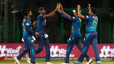 SL vs BAN : सदीरा के 93 रन और घातक गेंदबाजी से जीती श्रीलंका, 21 रनों की हार से बांग्लादेश पर मंडराया एशिया कप से बाहर होने खतरा  SportsTak Hindi