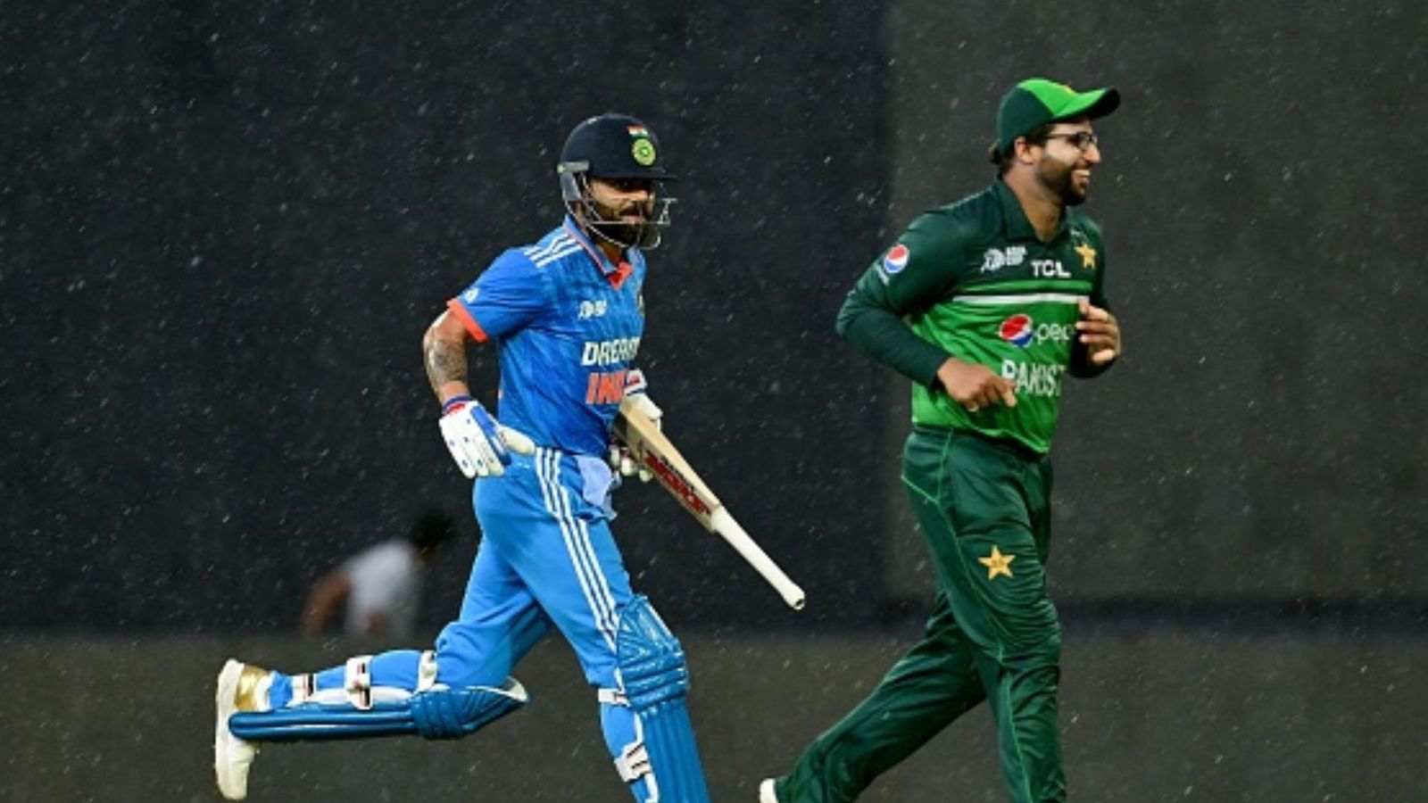 IND vs PAK, Reserve Day : बारिश के चलते रिजर्व डे में गया भारत-पाकिस्तान का मुकाबला, जानें कब कितने बजे शुरू होगा मैच IND vs PAK, Reserve Day : बारिश के चलते रिजर्व डे में गया भारत-पाकिस्तान का मुकाबला, जानें कब कितने बजे शुरू होगा मैच