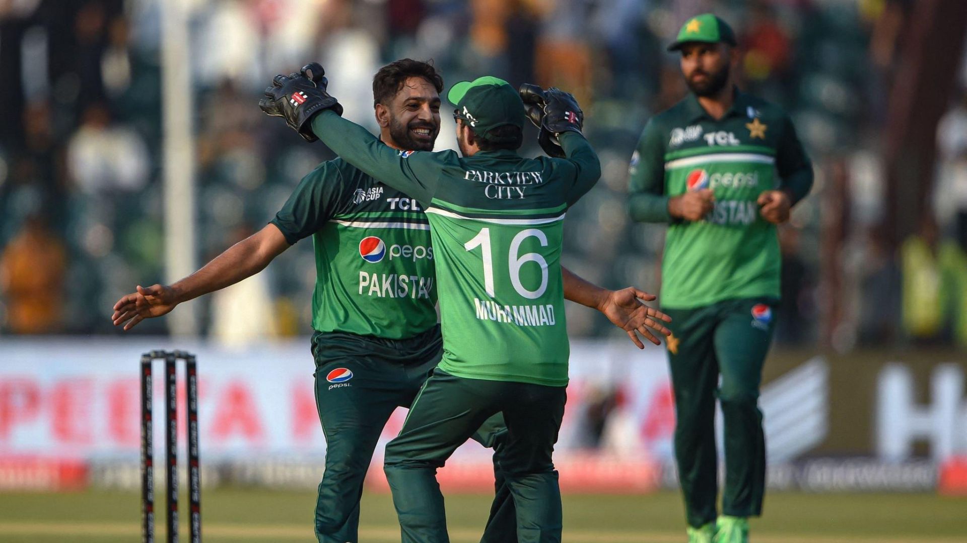 Haris Rauf Injury: पाकिस्तान को लगा जोर का झटका, हारिस रऊफ भारत के खिलाफ मैच में नहीं कर पाएंगे बॉलिंग