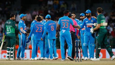 IND vs PAK : भारत के सामने 228 रनों की हार से पाकिस्तान की फजीहत, कोच ने क्यों कहा - ये तो गिफ्ट... SportsTak Hindi