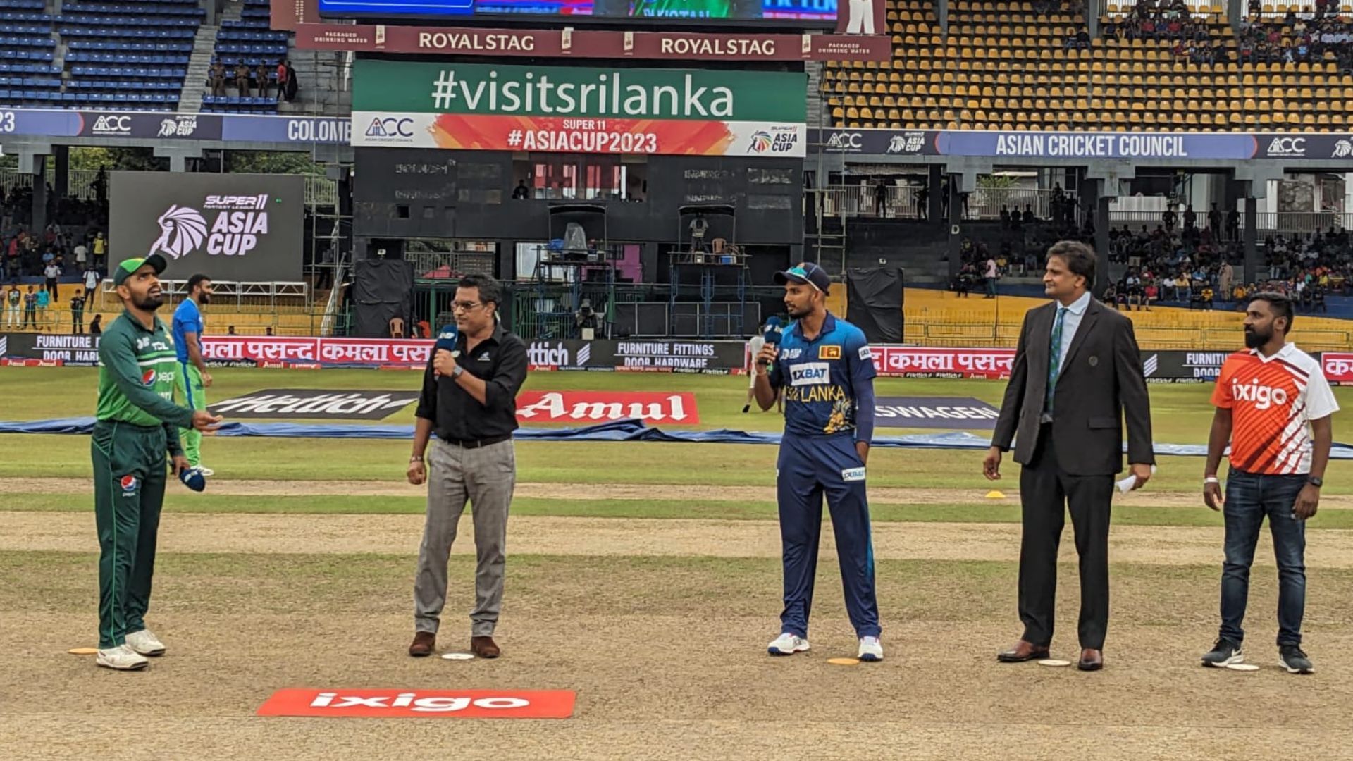 SL vs PAK : 45-45 ओवर के मैच में बाबर आजम ने चुनी पहले बैटिंग, पाकिस्तान ने 5 तो श्रीलंका की Playing 'XI' में 2 बड़े बदलाव 