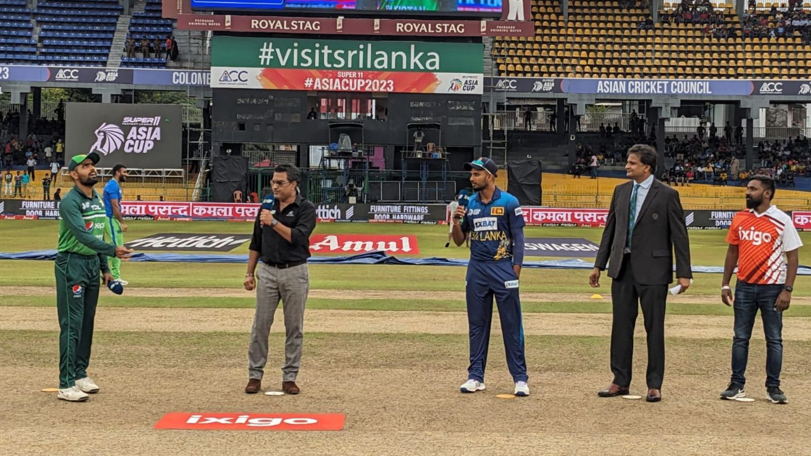 SL vs PAK : 45-45 ओवर के मैच में बाबर आजम ने चुनी पहले बैटिंग, पाकिस्तान ने 5 तो श्रीलंका की Playing 'XI' में 2 बड़े बदलाव  SL vs PAK : 45-45 ओवर के मैच में बाबर आजम ने चुनी पहले बैटिंग, पाकिस्तान ने 5 तो श्रीलंका की Playing 'XI' में 2 बड़े बदलाव