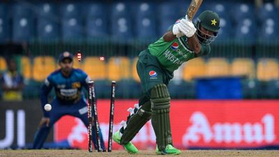 SL vs PAK : वर्ल्ड कप से पहले खतरे में फखर जमां का करियर, पिछले 10 वनडे में बनाए सिर्फ 190 रन, अब होंगे बाहर! SportsTak Hindi
