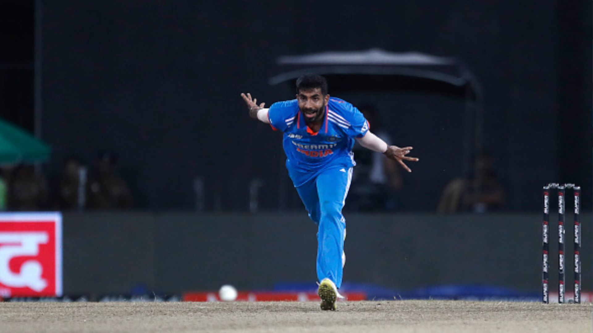 Jasprit Bumrah : जसप्रीत बुमराह को श्रीलंकाई दिग्गज चमिंडा वास ने दी चेतावनी, कहा - लंबा खेलना है तो...