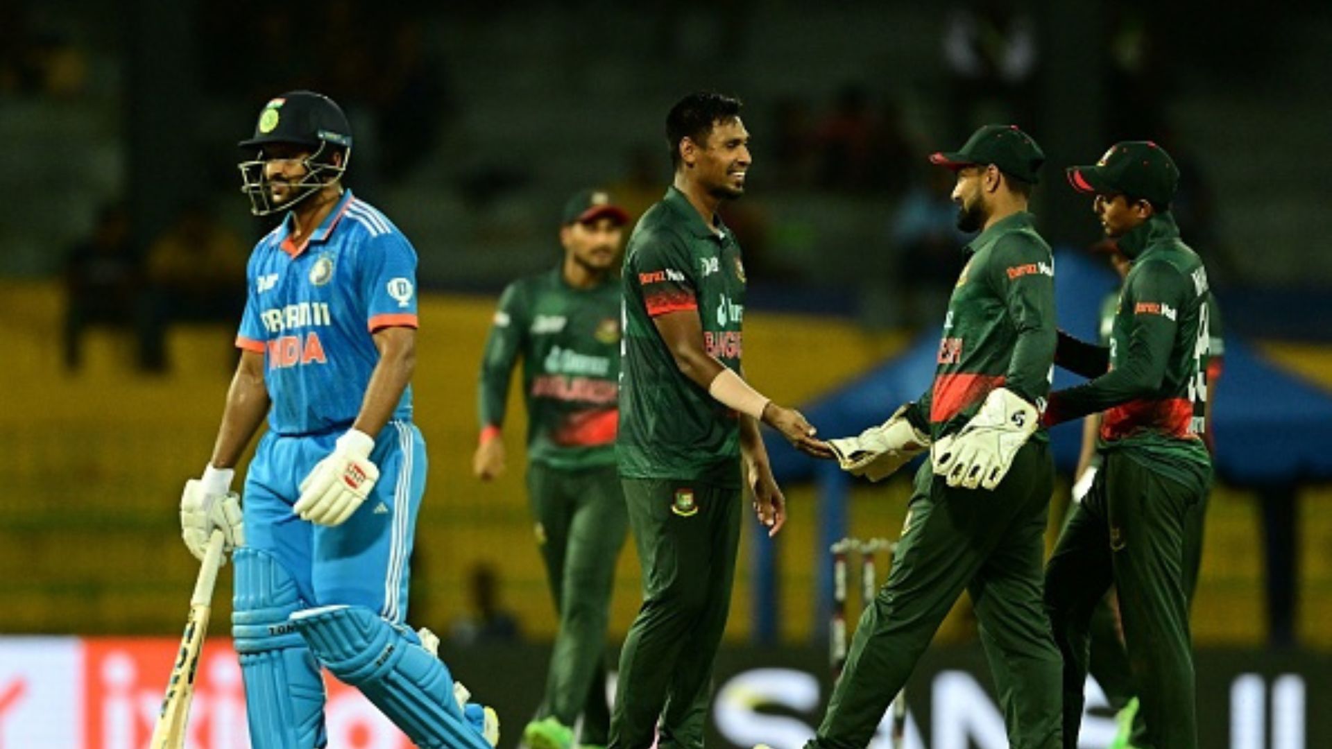 IND vs BAN : बांग्लादेश के सामने शतक ठोक अकेले लड़े शुभमन गिल, एशिया कप फाइनल से पहले टीम इंडिया को 6 रन से मिली हार