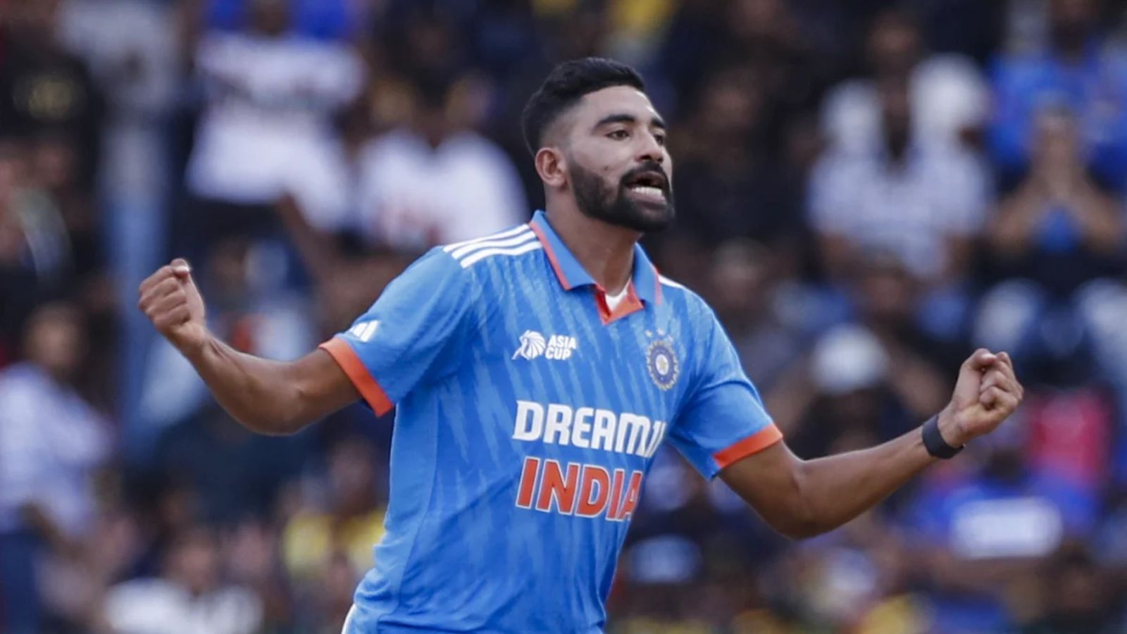 'जितना नसीब में हो उतना ही मिलता है, जितनी कोशिश करो', मोहम्मद सिराज ने 7 ओवर में 6 विकेट चटकाने के बाद ऐसा क्यों कहा 'जितना नसीब में हो उतना ही मिलता है, जितनी कोशिश करो', मोहम्मद सिराज ने 7 ओवर में 6 विकेट चटकाने के बाद ऐसा क्यों कहा