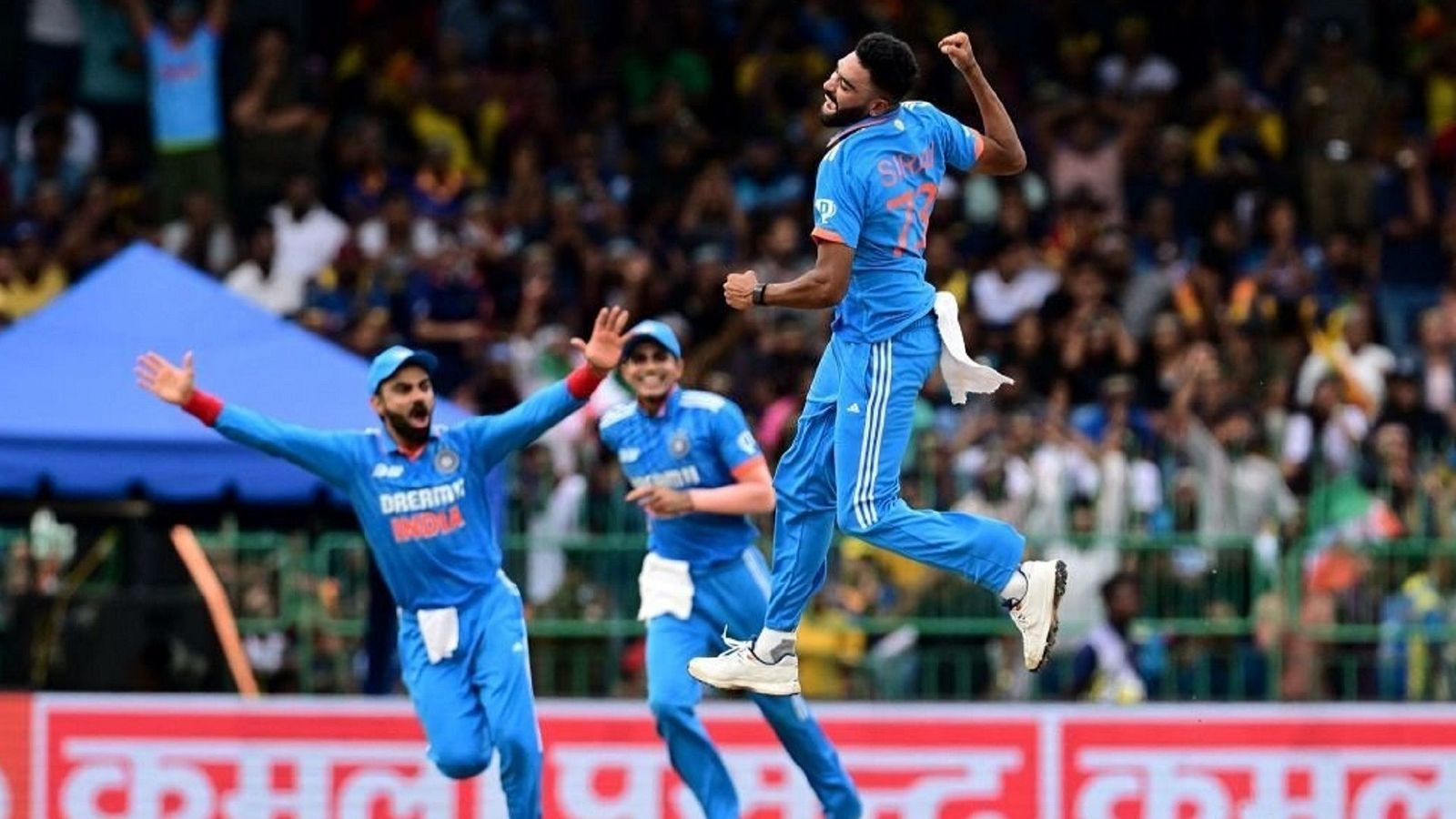 Mohammed Siraj Wickets: विकेट के बाद अब मोहम्मद सिराज के रिकॉर्ड गिनिए, जो उन्होंने 7 ओवर में 6 विकेट लेकर तोड़ दिए Mohammed Siraj Wickets: विकेट के बाद अब मोहम्मद सिराज के रिकॉर्ड गिनिए, जो उन्होंने 7 ओवर में 6 विकेट लेकर तोड़ दिए