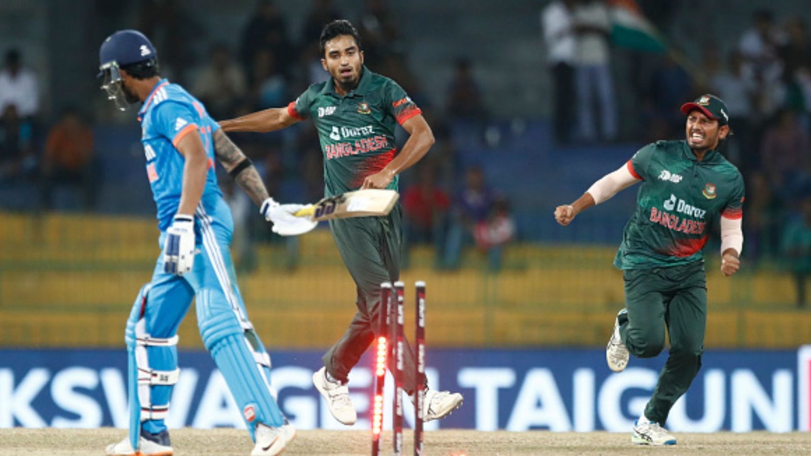 Tanzim Sakib Controversy : महिला विरोधी पोस्ट करने वाले बांग्लादेशी खिलाड़ी ने मांगी माफ़ी, सदमे में पूरा परिवार Tanzim Sakib Controversy : महिला विरोधी पोस्ट करने वाले बांग्लादेशी खिलाड़ी ने मांगी माफ़ी, सदमे में पूरा परिवार