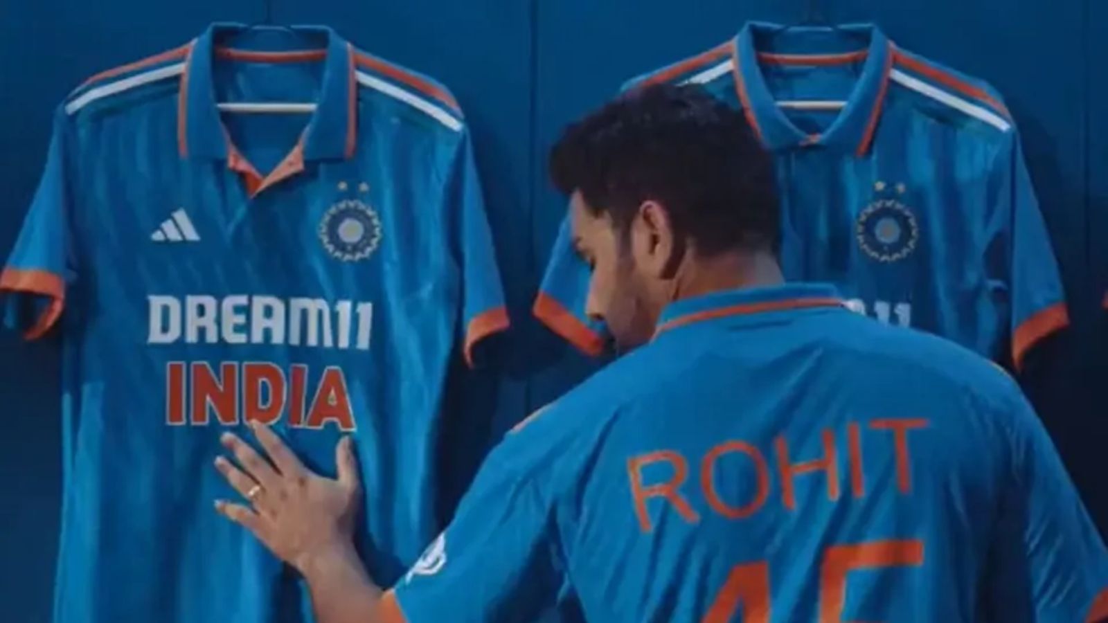 भारतीय क्रिकेट टीम की वर्ल्ड कप 2023 जर्सी लॉन्च, कंधे पर सजा तिरंगा, रोहित-कोहली बोले- 3 का ड्रीम, देखिए कैसी दिख रही भारतीय क्रिकेट टीम की वर्ल्ड कप 2023 जर्सी लॉन्च, कंधे पर सजा तिरंगा, रोहित-कोहली बोले- 3 का ड्रीम, देखिए कैसी दिख रही