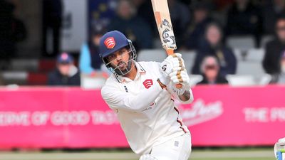 उमेश यादव ने इंग्लैंड में बल्लेबाजी से डंका बजाया, 9वें नंबर पर उतरकर बॉलर्स की कर दी धुनाई, चौके-छक्कों से की आतिशबाजी SportsTak Hindi