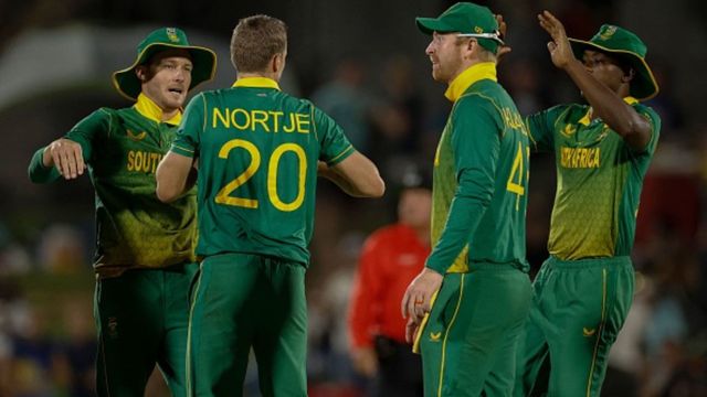 ODI World Cup 2023 से पहले साउथ अफ्रीका को बड़ा झटका, चोट के चलते नॉर्किया-मगाला टूर्नामेंट से बाहर, टीम का हुआ ऐलान ODI World Cup 2023 से पहले साउथ अफ्रीका को बड़ा झटका, चोट के चलते नॉर्किया-मगाला टूर्नामेंट से बाहर, टीम का हुआ ऐलान