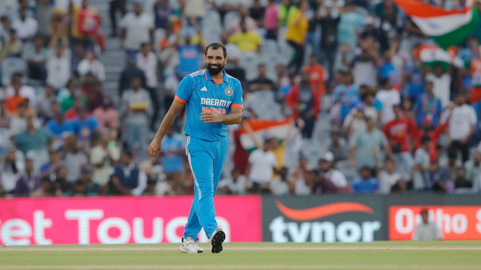 Mohammed Shami wickets: मोहम्मद शमी की बॉलिंग से ऑस्ट्रेलिया चकरघिन्नी, 5 विकेट लेकर रचा इतिहास, फिर कमेंटेटर्स से की मस्ती Mohammed Shami wickets: मोहम्मद शमी की बॉलिंग से ऑस्ट्रेलिया चकरघिन्नी, 5 विकेट लेकर रचा इतिहास, फिर कमेंटेटर्स से की मस्ती