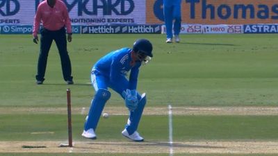 IND vs AUS: वर्ल्ड कप से पहले केएल राहुल की कीपिंग में बचकाना गलतियां, गेंद पकड़ने, स्टंपिंग और रन आउट में कर गए गड़बड़ी SportsTak Hindi