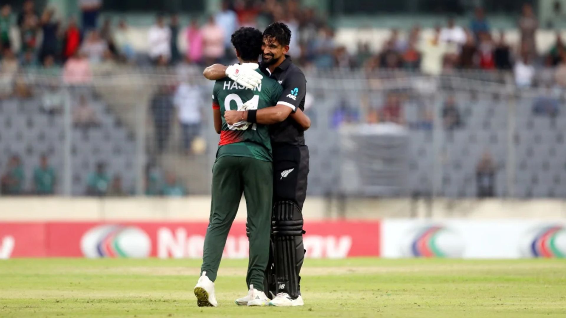BAN vs NZ वनडे में बॉलिंग से पहले बाहर निकले ईश सोढ़ी तो बॉलर ने किया रन आउट, बांग्लादेश ने दिया जीवनदान, देखिए Video