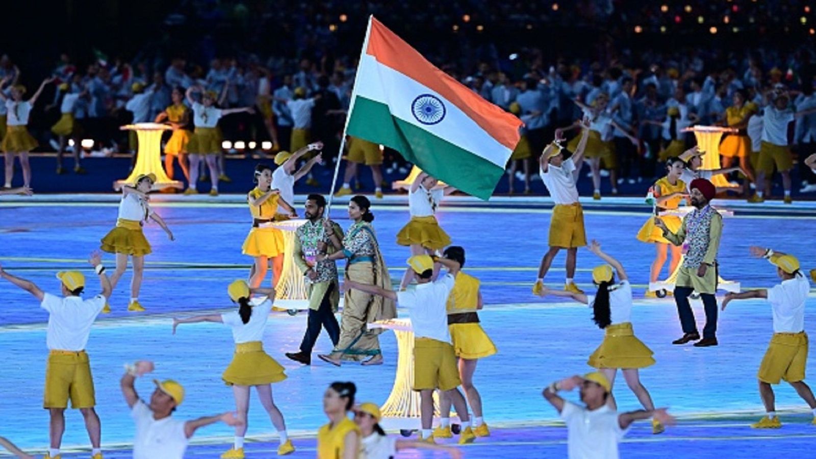 Asian Games Opening Ceremony: चीन में लवलीना-हरमनप्रीत ने थामा तिरंगा, ट्रेडिशनल अंदाज में उतरे भारतीय खिलाड़ी, देखने को ठहर गया हिन्दुस्तान Asian Games Opening Ceremony: चीन में लवलीना-हरमनप्रीत ने थामा तिरंगा, ट्रेडिशनल अंदाज में उतरे भारतीय खिलाड़ी, देखने को ठहर गया हिन्दुस्तान