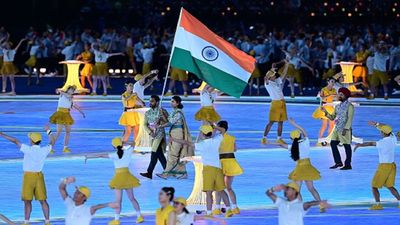 Asian Games Opening Ceremony: चीन में लवलीना-हरमनप्रीत ने थामा तिरंगा, ट्रेडिशनल अंदाज में उतरे भारतीय खिलाड़ी, देखने को ठहर गया हिन्दुस्तान SportsTak Hindi