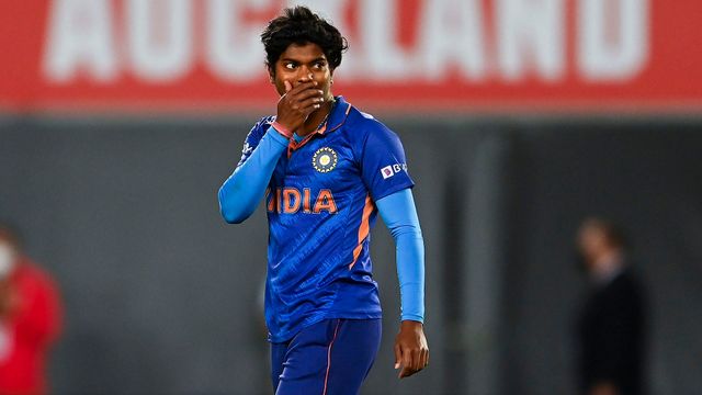 Asian Games : भारत को फाइनल में पहुंचाने वाली गेंदबाज के पिता को बेटी से शिकायत, किस काम से नहीं थे खुश? Asian Games : भारत को फाइनल में पहुंचाने वाली गेंदबाज के पिता को बेटी से शिकायत, किस काम से नहीं थे खुश?