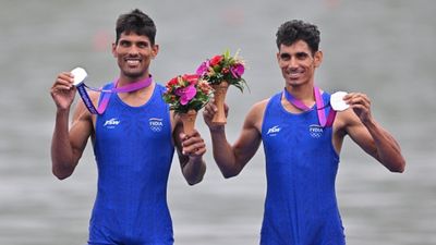 Asian Games में इन दो फौजियों ने दिलाया भारत को पहला मेडल, इस वजह से हाथ से फिसला गोल्ड, जानिए कौन हैं ये सूरमा SportsTak Hindi
