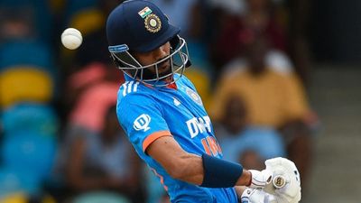 IND vs AUS: भारतीय स्टार ऑलराउंडर तीसरे वनडे से बाहर, वर्ल्ड कप से पहले बढ़ा टीम इंडिया का सिरदर्द! SportsTak Hindi