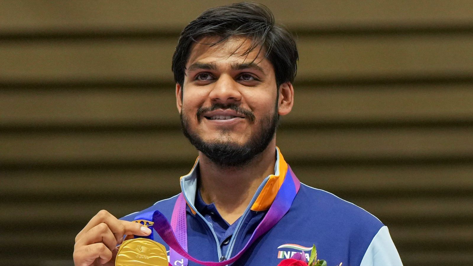 Exclusive: पब्जी के दीवाने लड़के को पिता ने शूटिंग में मोड़ा, उसने भारत को दिलाया गोल्ड, 3 साल से होली-दिवाली पर भी परिवार से दूर Exclusive: पब्जी के दीवाने लड़के को पिता ने शूटिंग में मोड़ा, उसने भारत को दिलाया गोल्ड, 3 साल से होली-दिवाली पर भी परिवार से दूर