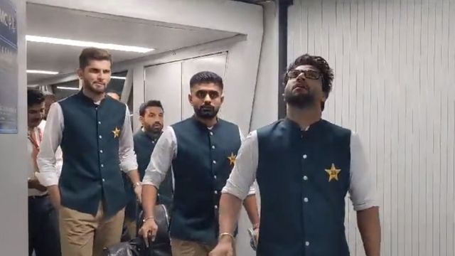 World Cup 2023 के लिए पाकिस्तान की टीम 7 साल बाद आई भारत, Video में देखिए कैसे हुआ बाबर की सेना का स्वागत
World Cup 2023 के लिए पाकिस्तान की टीम 7 साल बाद आई भारत, Video में देखिए कैसे हुआ बाबर की सेना का स्वागत
