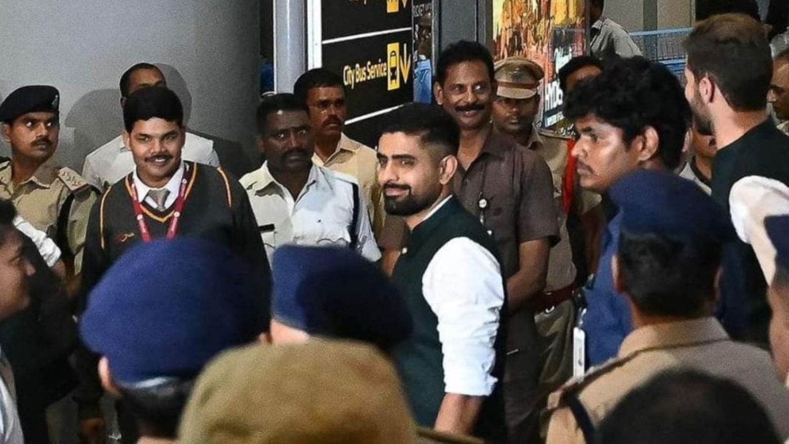 भारत आते ही पाकिस्तानी टीम ने कर डाली स्पेशल डिमांड, ट्रेनिंग के लिए 7 पिच और टॉप क्लास गेंदबाज, सुबह करेंगे अभ्यास भारत आते ही पाकिस्तानी टीम ने कर डाली स्पेशल डिमांड, ट्रेनिंग के लिए 7 पिच और टॉप क्लास गेंदबाज, सुबह करेंगे अभ्यास