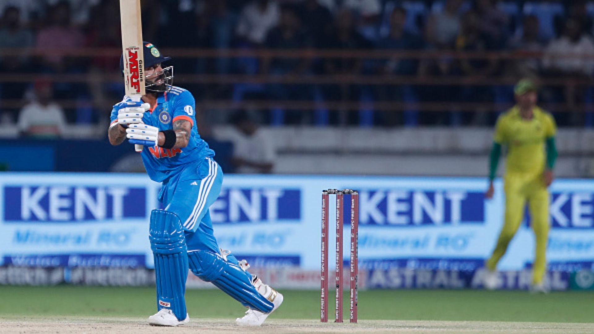 AUS के खिलाफ 56 रन ठोक कोहली ने तोड़ा रिकी पोंटिंग का बड़ा रिकॉर्ड, ऐसा करने वाले बने दुनिया के तीसरे बल्लेबाज