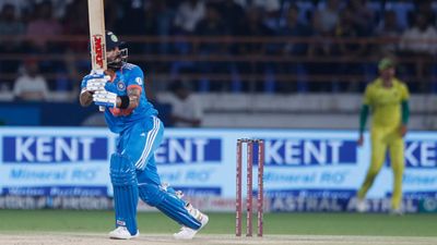 AUS के खिलाफ 56 रन ठोक कोहली ने तोड़ा रिकी पोंटिंग का बड़ा रिकॉर्ड, ऐसा करने वाले बने दुनिया के तीसरे बल्लेबाज SportsTak Hindi