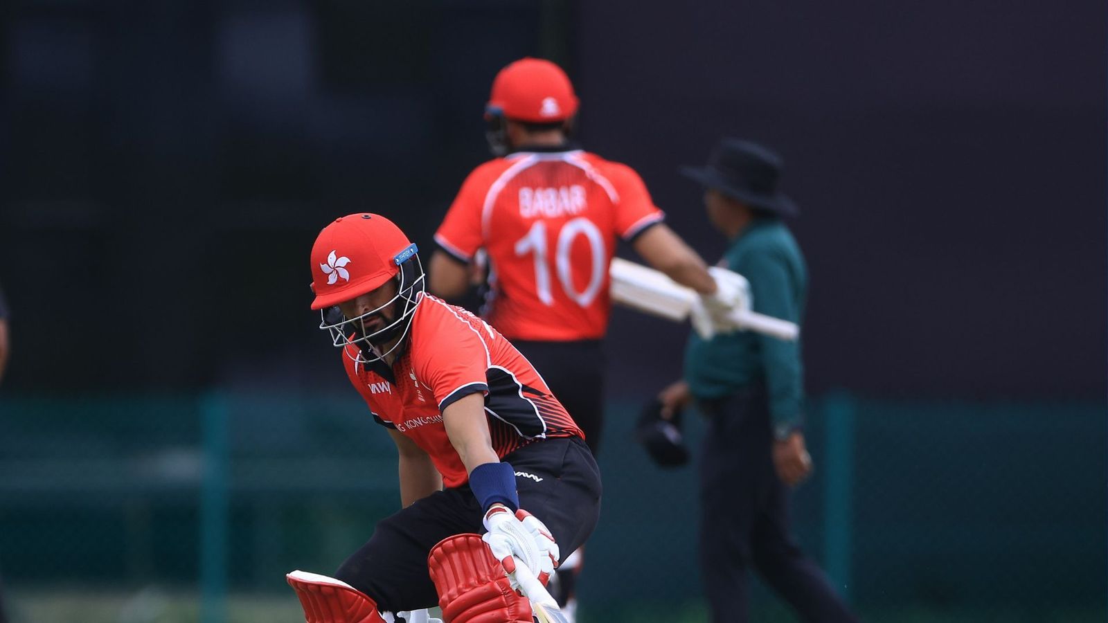 बाबर के कहर से कांपे गेंदबाज, सिर्फ 12 गेंदों पर ठोक डाले 40 रन, 5 छक्के जड़ टीम को दिलाई एकतरफा जीत बाबर के कहर से कांपे गेंदबाज, सिर्फ 12 गेंदों पर ठोक डाले 40 रन, 5 छक्के जड़ टीम को दिलाई एकतरफा जीत