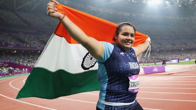 Asian Games: महिला कोच थी नहीं, लड़कों की मदद ले नहीं सकती थी, फिर मां ने निकाली ऐसी राह, अब बेटी ने खत्म किया भारत का 72 साल का इंतजार किरण बालियान ने दिलाया शॉटपुट में मेडल
