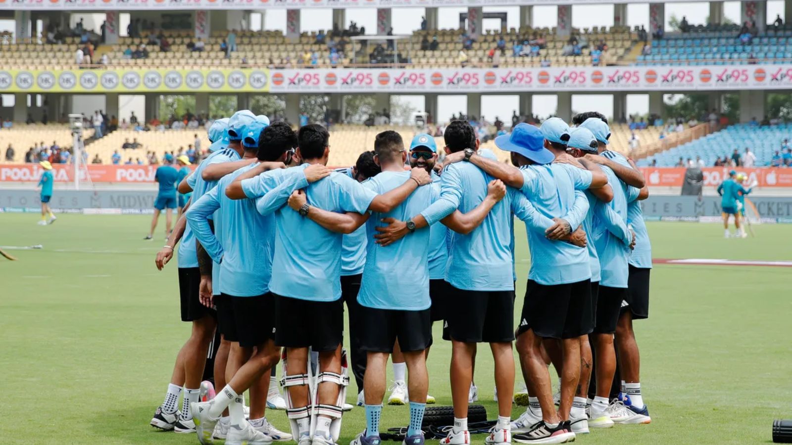 टीम इंडिया की वर्ल्ड कप से पहले खास तैयारी, जानिए क्यों राहुल ने टायर रखकर किया कीपिंग का अभ्यास टीम इंडिया की वर्ल्ड कप से पहले खास तैयारी, जानिए क्यों राहुल ने टायर रखकर किया कीपिंग का अभ्यास