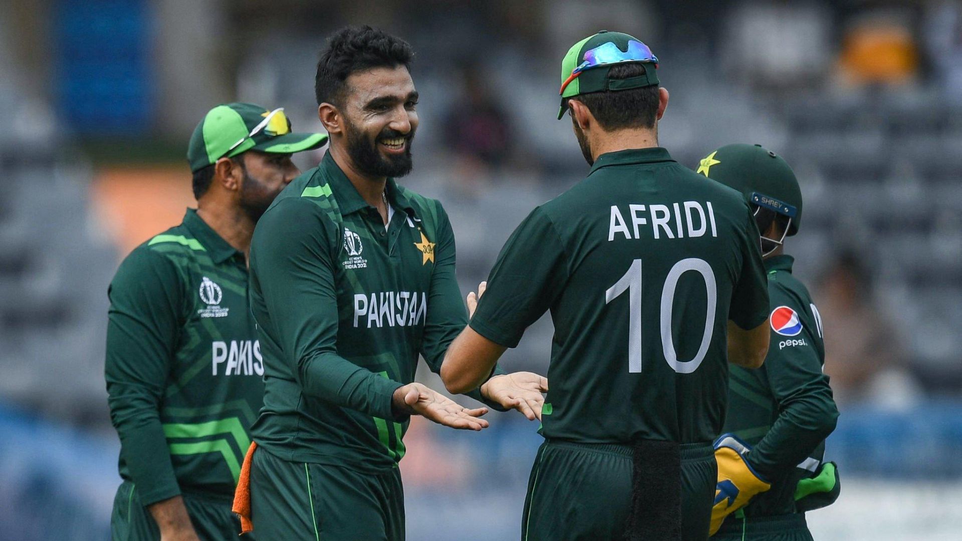 PAK vs AUS: वर्ल्ड कप से पहले पाकिस्तान को फील्डिंग ने फिर किया शर्मिंदा, Video देखकर नहीं रोक पाएंगे हंसी!