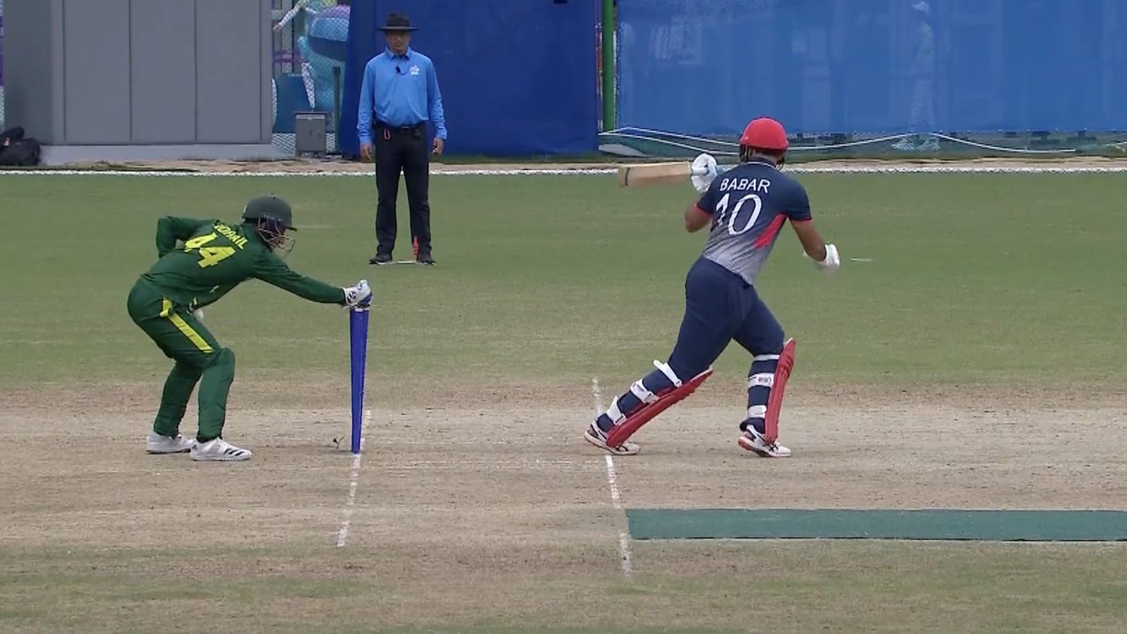 Asian Games: अंपायर की बड़ी गलती, पाकिस्तानी कीपर की गड़बड़ी पर नॉट आउट बल्लेबाज को दिया आउट, फिर पवेलियन से बुलाया Asian Games: अंपायर की बड़ी गलती, पाकिस्तानी कीपर की गड़बड़ी पर नॉट आउट बल्लेबाज को दिया आउट, फिर पवेलियन से बुलाया