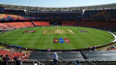 World Cup 2023 के पहले मैच में दर्शकों का टोटा! खाली पड़ी कुर्सियों ने कराई BCCI की किरकिरी, दुनियाभर में हो रही खिंचाई अहमदाबाद का नरेंद्र मोदी स्टेडियम. (Getty Images)